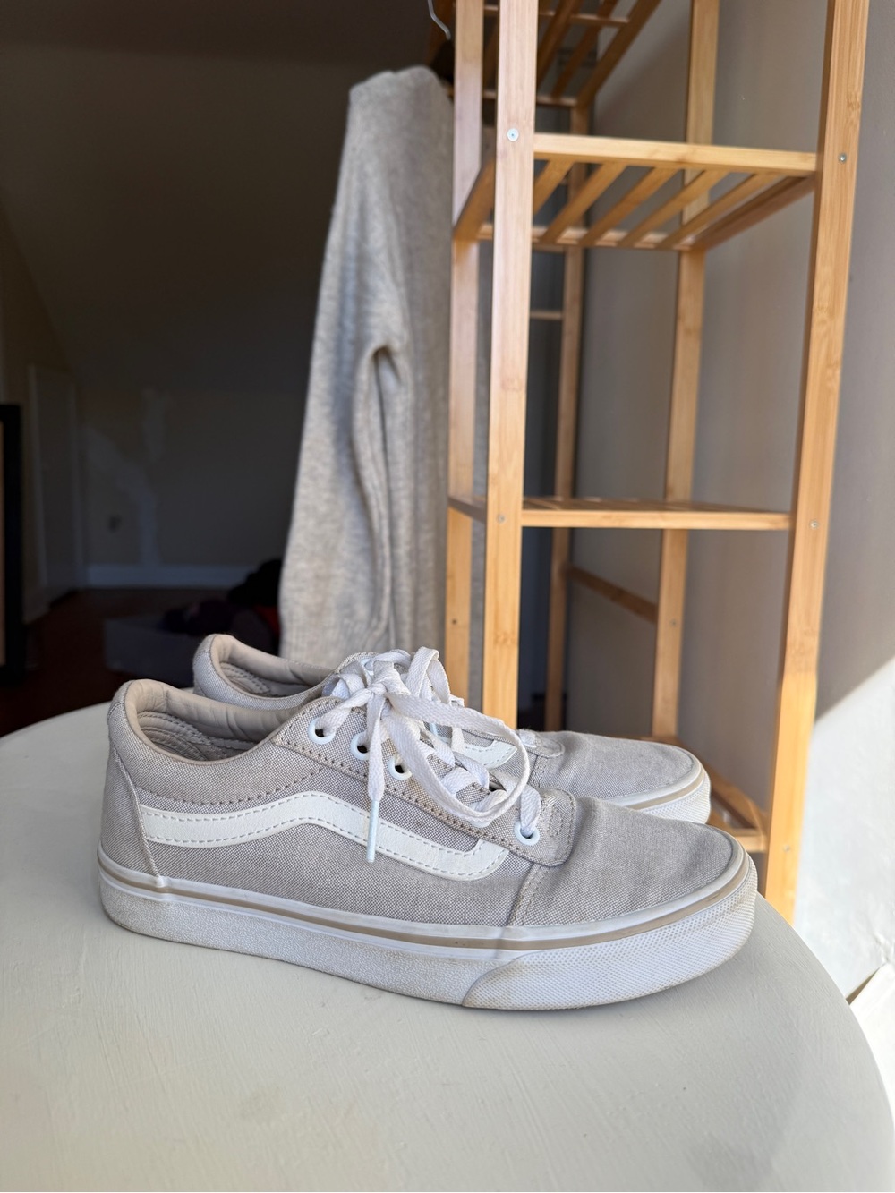Classic Low-Top Vans Sneakers in Light Gray and White